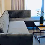 Miku Apartment - Captivating 3 Bedroom At Olympic Residence
