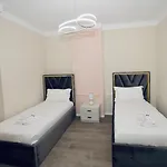 Miku Apartment - Captivating 3 Bedroom At Olympic Residence