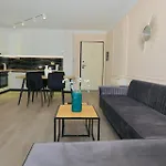 Miku Apartment - Captivating 3 Bedroom At Olympic Residence
