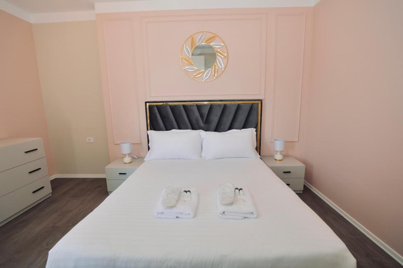 Miku - Captivating 3 Bedroom At Olympic Apartment *