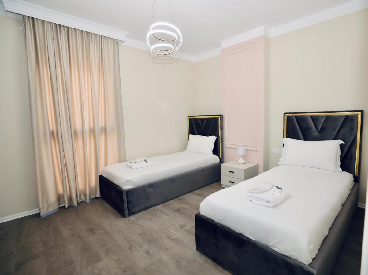 Miku - Captivating 3 Bedroom At Olympic Apartment